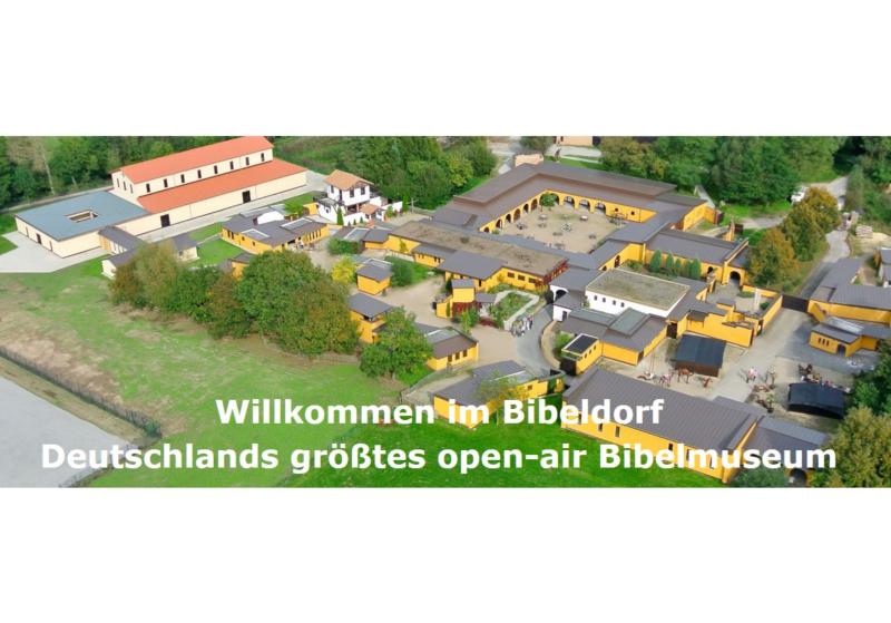 Besuch im Bibeldorf -